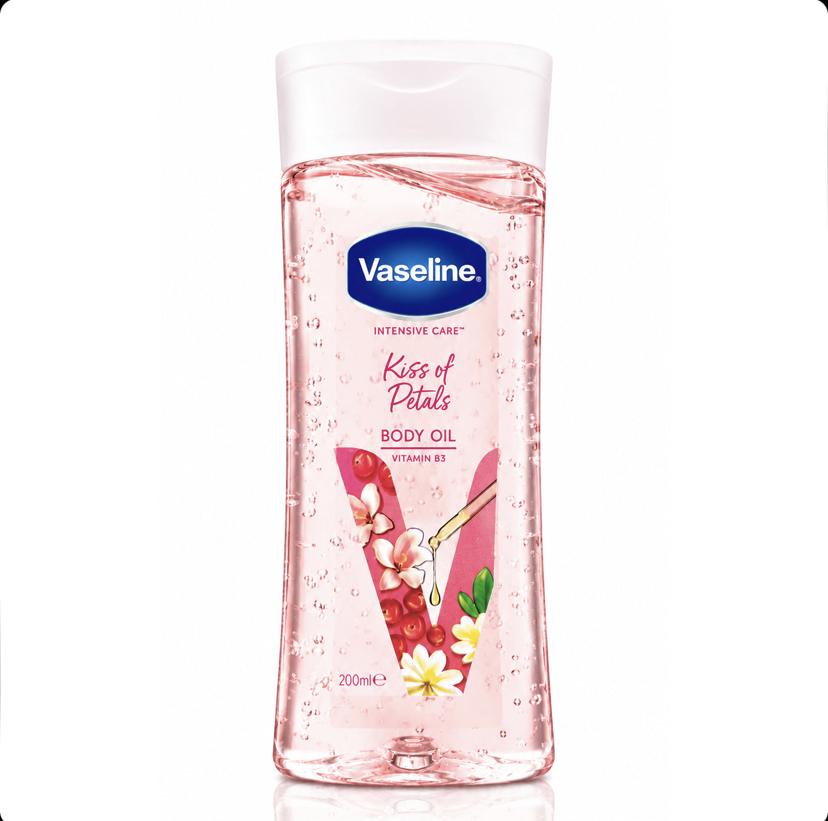 روغن بدن وازلین Vaseline Kiss of Petals با ویتامین B3 حجم 200 میل