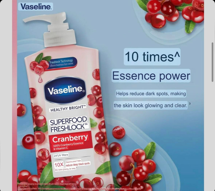 لوسیون بدن آبرسان و روشنکننده کرنبری و ویتامین C وازلین Vaseline Superfood Freshlock Cranberry حجم 320 میل